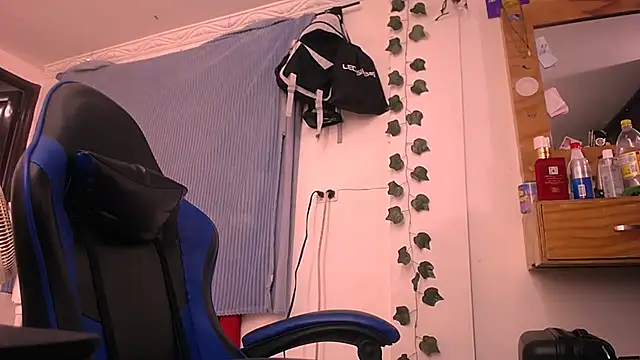 latinhot9631 online show from April 3, 1:23 am