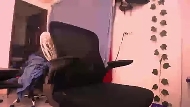 latinhot9631 online show from April 9, 2:02 am