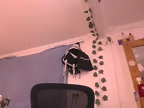 latinhot9631 online show from March 31, 11:40 pm