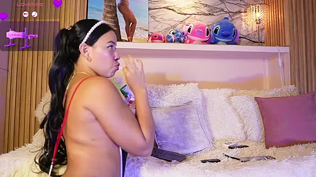 Snapshot of adri_crof chatting on November 11, 3:34 am adri crof online show from November 11, 3:34 am