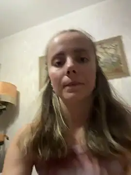 Snapshot of AlisaKissss chatting on June 16, 7:14 pm AlisaKissss online show from June 16, 7:14 pm