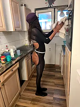 Shantel-Olivia online show from November 17, 8:40 am