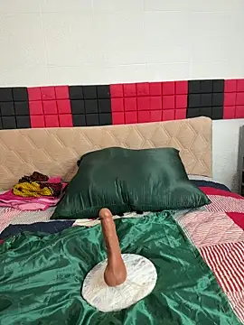 Shantel-Olivia online show from December 18, 9:03 am