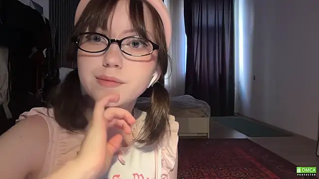 Snapshot of electric_babe chatting on June 7, 1:27 pm electric babe online show from June 7, 1:27 pm