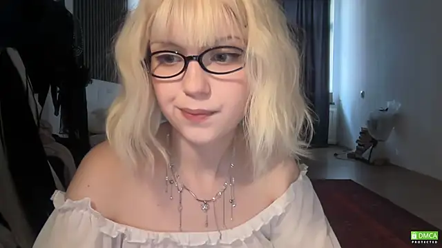 Snapshot of electric_babe chatting on July 15, 2:13 pm electric babe online show from July 15, 2:13 pm