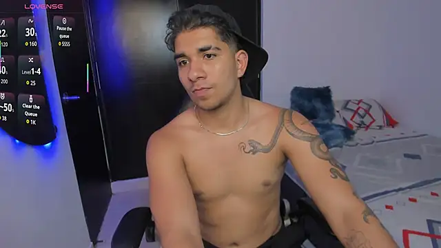 valentino santoss online show from December 3, 7:35 pm