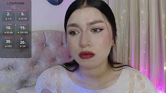 Snapshot of mily_thomson_b_ chatting on June 28, 11:00 pm mily thomson b online show from June 28, 11:00 pm