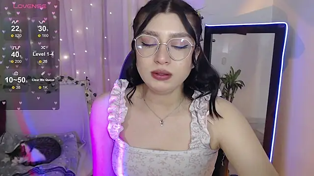 mily thomson b  online show from November 2, 6:46 pm