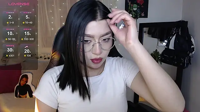 mily thomson b  online show from September 18, 11:30 pm