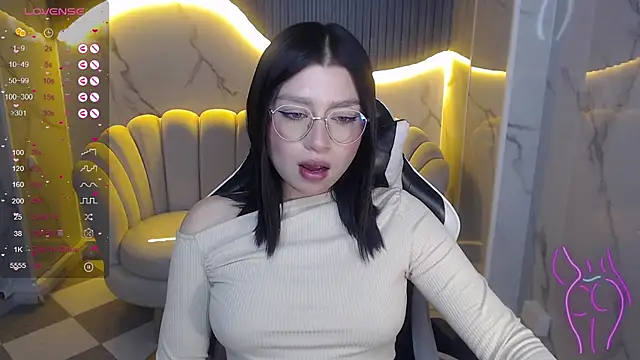 mily thomson b  online show from October 12, 1:01 pm