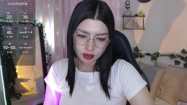 mily thomson b  online show from December 4, 6:18 pm