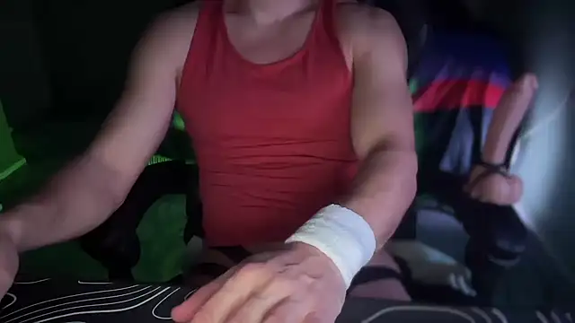 Snapshot of KinkyPlayerrr chatting on November 10, 11:54 pm KinkyPlayerrr online show from November 10, 11:54 pm