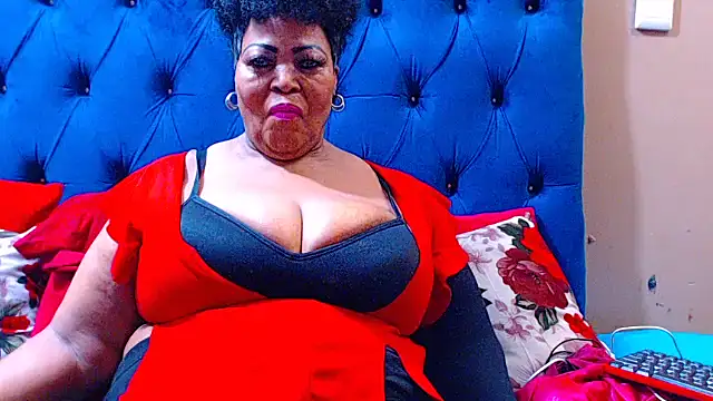 Snapshot of ebonycandy10 chatting on December 4, 5:06 am ebonycandy10 online show from December 4, 5:06 am