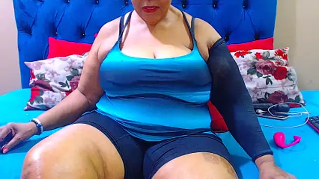 ebonycandy10 online show from May 6, 3:54 am