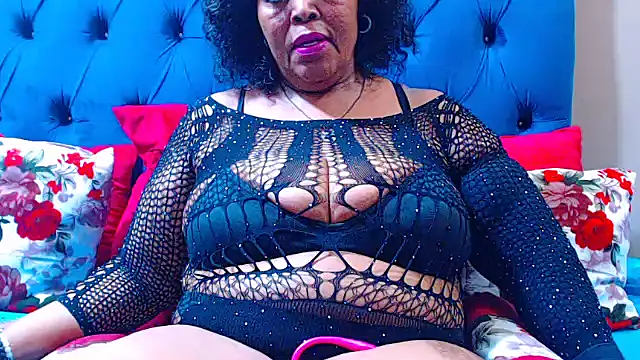 Snapshot of ebonycandy10 chatting on October 15, 6:16 pm ebonycandy10 online show from October 15, 6:16 pm