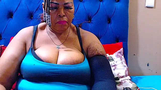Snapshot of ebonycandy10 chatting on September 17, 7:10 am ebonycandy10 online show from September 17, 7:10 am