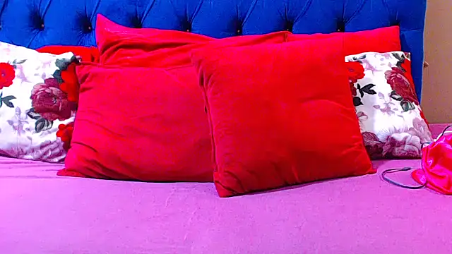 Snapshot of ebonycandy10 chatting on December 2, 4:58 am ebonycandy10 online show from December 2, 4:58 am