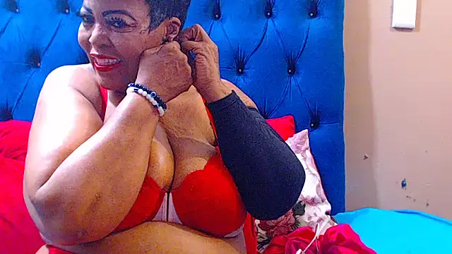 Snapshot of ebonycandy10 chatting on November 24, 5:07 am ebonycandy10 online show from November 24, 5:07 am