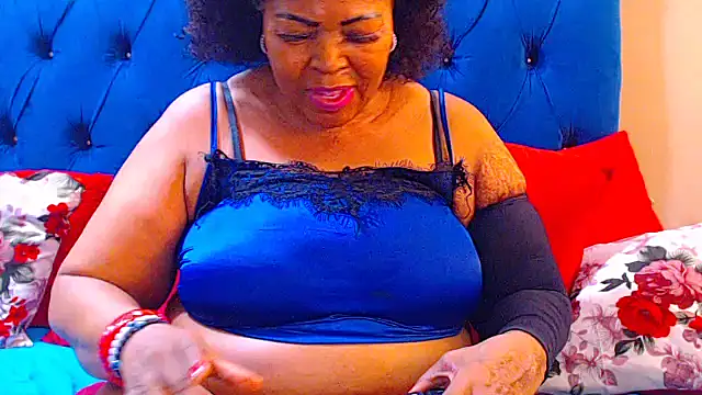 Snapshot of ebonycandy10 chatting on October 25, 10:58 am ebonycandy10 online show from October 25, 10:58 am