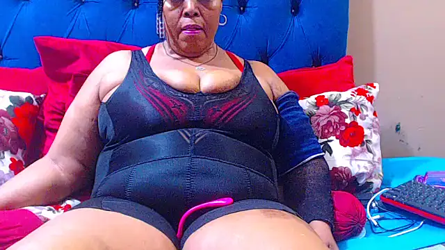 Snapshot of ebonycandy10 chatting on October 10, 6:47 am ebonycandy10 online show from October 10, 6:47 am