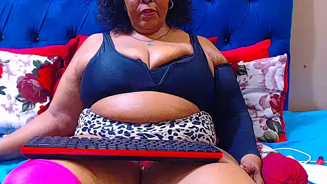 Snapshot of ebonycandy10 chatting on October 18, 6:48 am ebonycandy10 online show from October 18, 6:48 am
