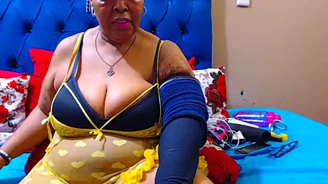 Snapshot of ebonycandy10 chatting on October 13, 5:20 am ebonycandy10 online show from October 13, 5:20 am
