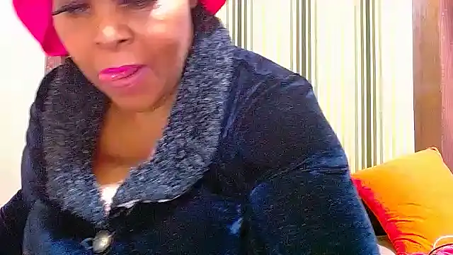 Snapshot of ebonycandy10 chatting on December 2, 6:09 pm ebonycandy10 online show from December 2, 6:09 pm