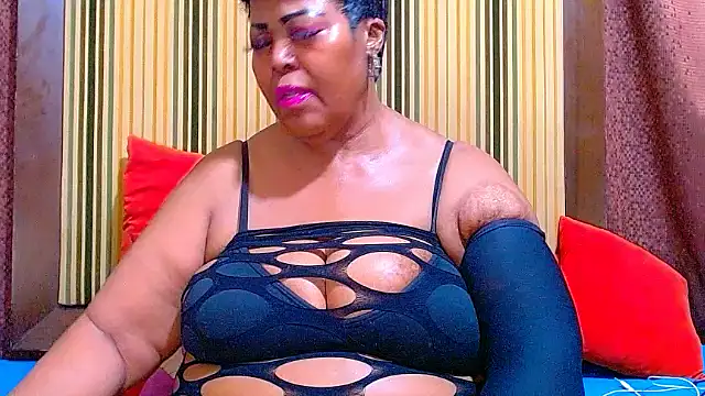 ebonycandy10 online show from December 5, 7:01 pm