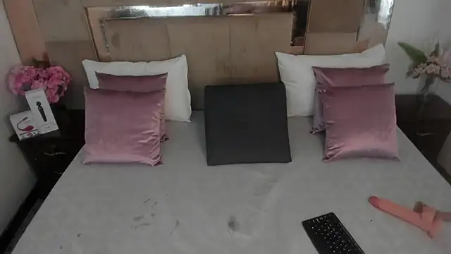 LizBrook online show from July 22, 7:49 pm
