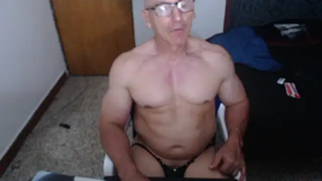 Snapshot of jefmuscle chatting on May 18, 2:12 am jefmuscle online show from May 18, 2:12 am
