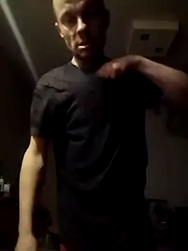 Snapshot of Ostry9333 chatting on December 15, 9:09 pm Ostry9333 online show from December 15, 9:09 pm