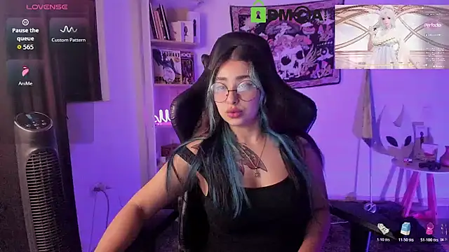 sweetcoralinee online show from December 5, 4:00 am