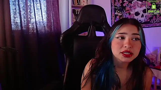 Snapshot of sweetcoralinee chatting on October 18, 1:02 pm sweetcoralinee online show from October 18, 1:02 pm