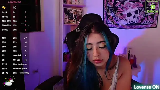 Snapshot of sweetcoralinee chatting on September 22, 1:22 am sweetcoralinee online show from September 22, 1:22 am