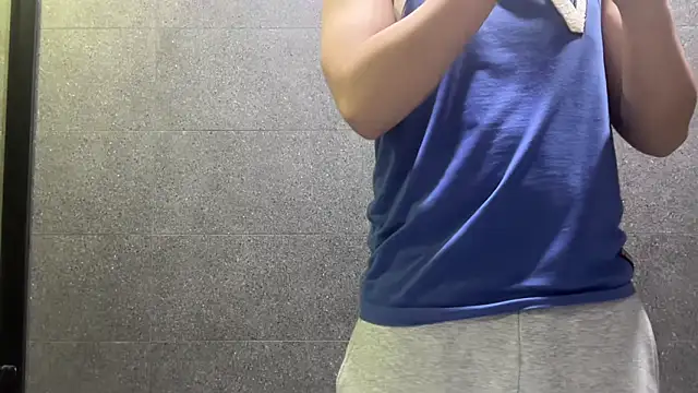 Snapshot of taka32204 chatting on December 14, 2:22 pm taka32204 online show from December 14, 2:22 pm