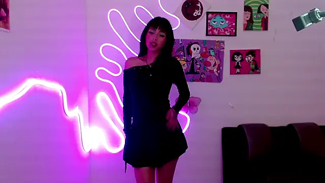 Snapshot of Kind_Scarlett chatting on February 4, 1:02 am Kind Scarlett online show from February 4, 1:02 am
