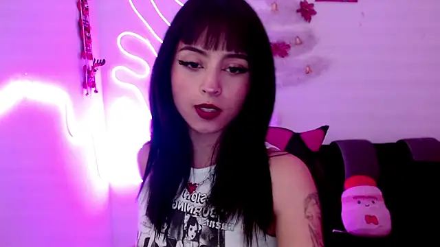 Snapshot of Kind_Scarlett chatting on January 6, 11:30 pm Kind Scarlett online show from January 6, 11:30 pm