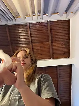 emiss  online show from April 10, 4:03 pm