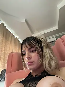 Snapshot of emiss_ chatting on March 2, 5:20 pm emiss online show from March 2, 5:20 pm