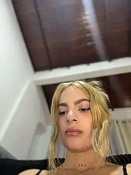 emiss  online show from December 1, 7:15 pm