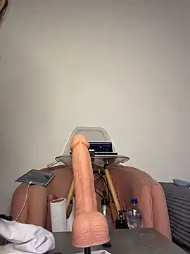 Snapshot of emiss_ chatting on July 21, 3:13 pm emiss online show from July 21, 3:13 pm