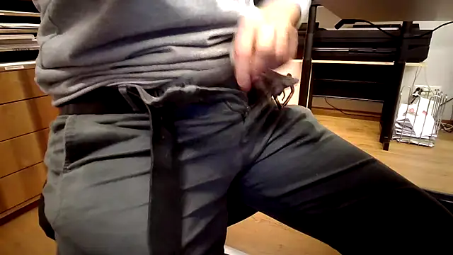 Snapshot of 10_1992 chatting on January 20, 4:34 pm 10 1992 online show from January 20, 4:34 pm