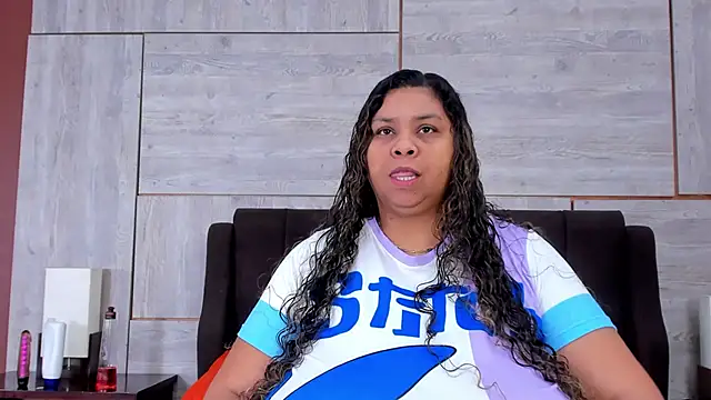 Snapshot of Lynn_Jones chatting on March 13, 9:37 pm Lynn Jones online show from March 13, 9:37 pm