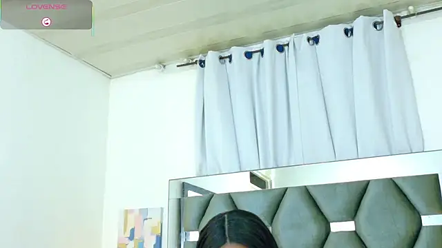 camila larzon online show from February 4, 4:18 am