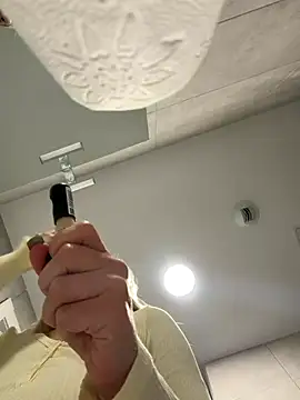 streetdoll online show from November 9, 8:29 am