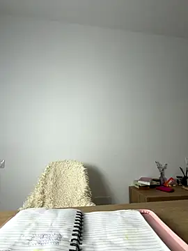 streetdoll online show from December 3, 8:36 am