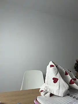 streetdoll online show from December 17, 8:08 am