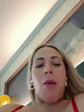 Snapshot of streetdoll chatting on March 3, 7:57 am streetdoll online show from March 3, 7:57 am