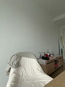 streetdoll online show from March 28, 7:42 am