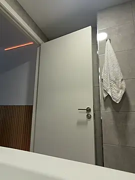 streetdoll online show from April 14, 6:51 am